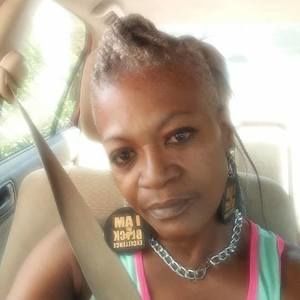 Meet your Posher, Denise